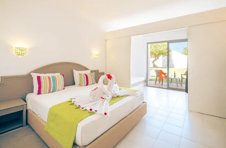 How to Reduce Honeymoon Suites Seasonal Costs Guide